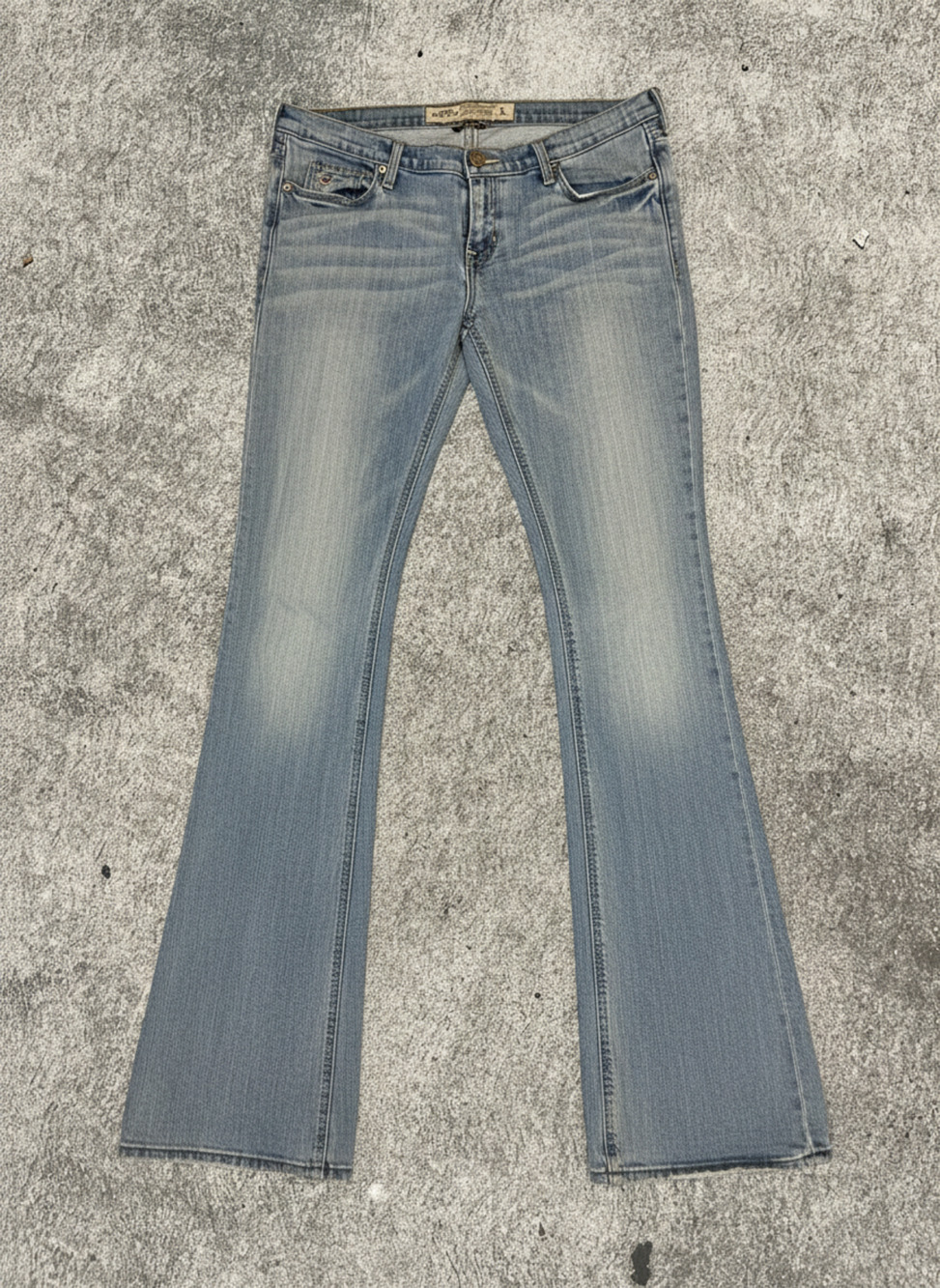HOLLISTER LOW RISE FLARE JEANS - 5L